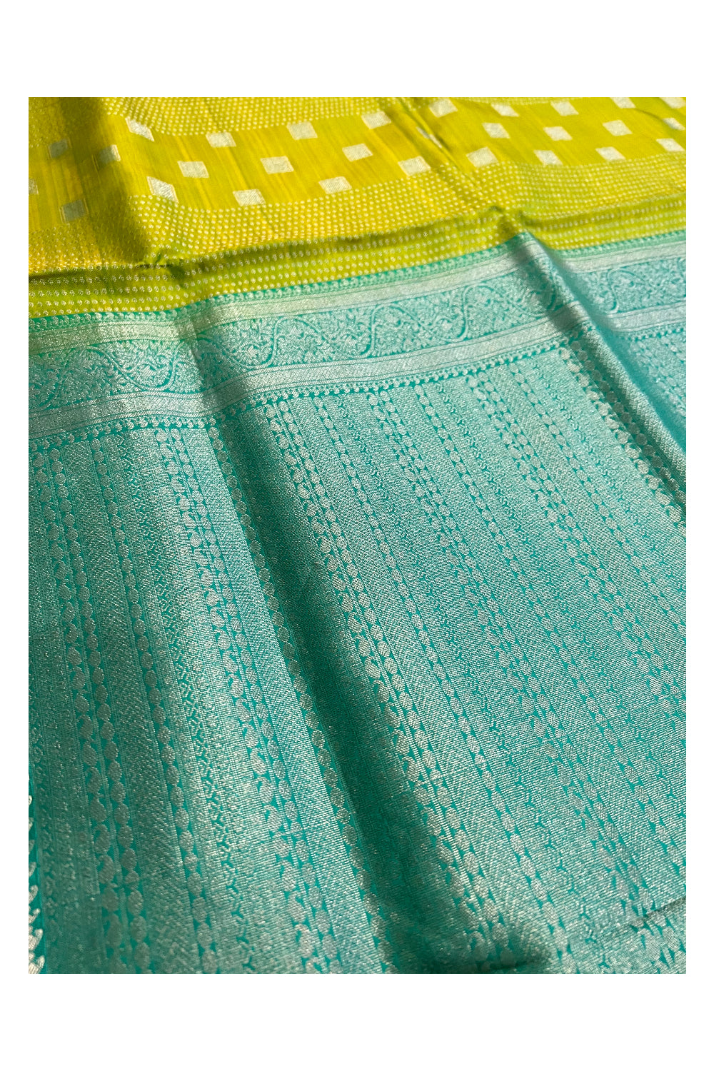 Southloom Handloom Pure Silk Kanchipuram Saree with Light Green Body and Turquoise Blouse Piece