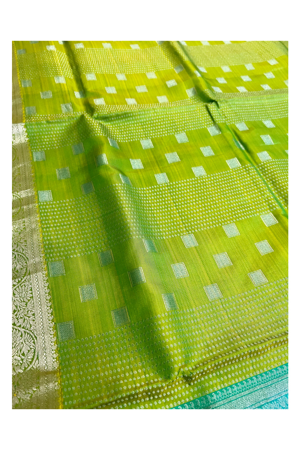 Southloom Handloom Pure Silk Kanchipuram Saree with Light Green Body and Turquoise Blouse Piece