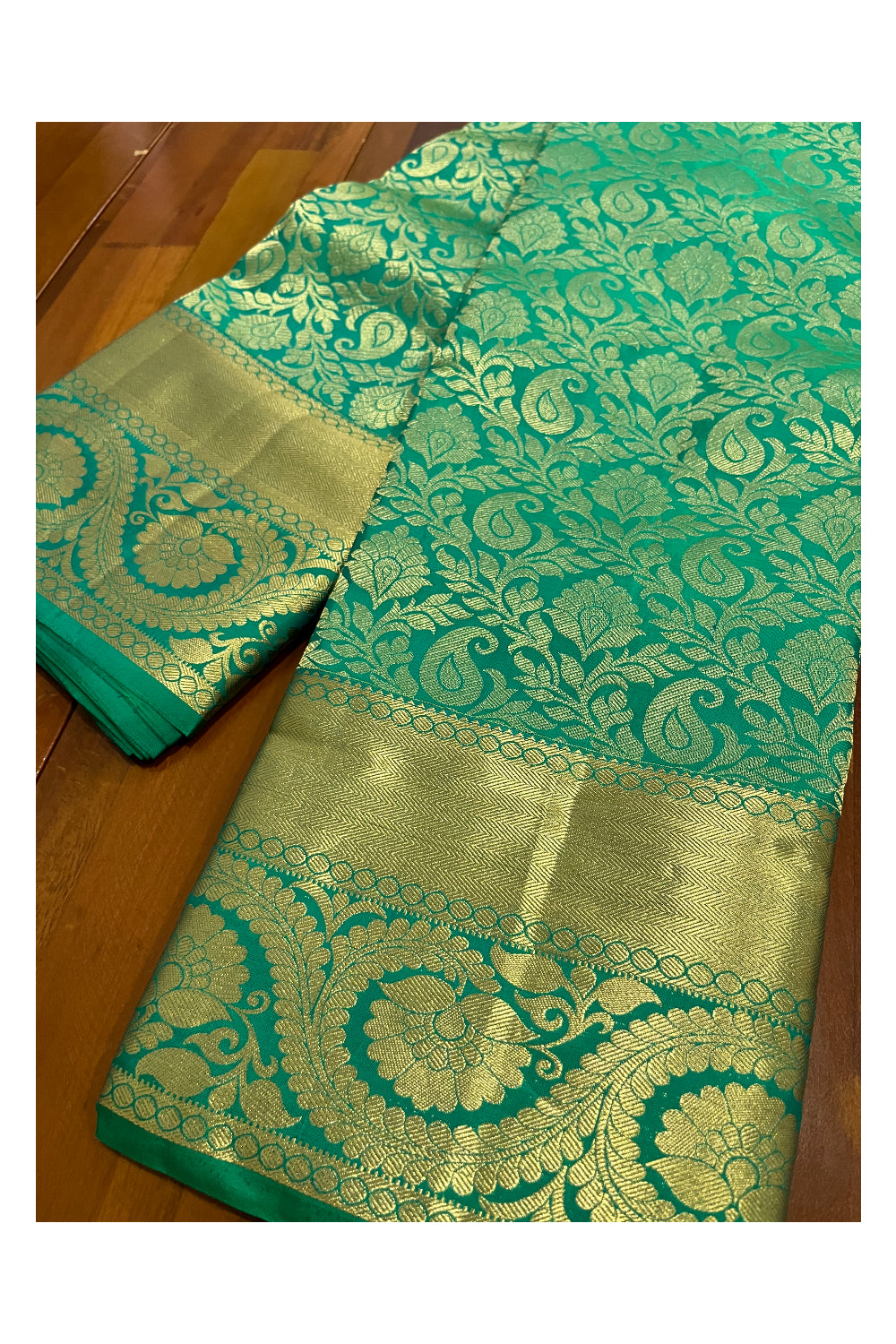 Southloom Double Warp Handloom Pure Silk Kanchipuram Green Manthrakodi Saree with Kasavu Woven Works