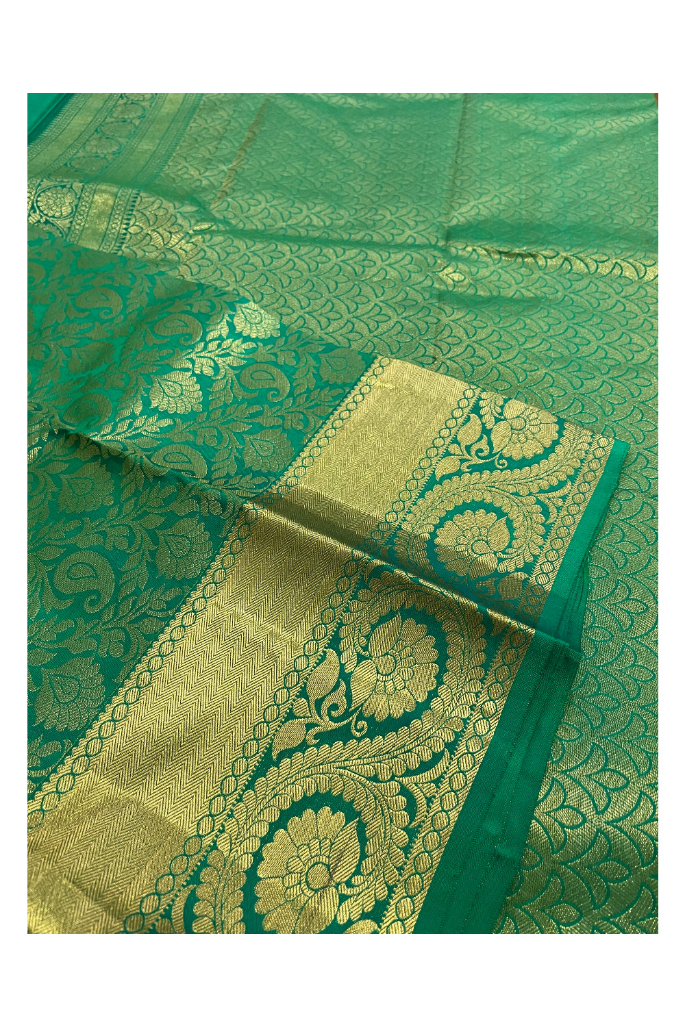 Southloom Double Warp Handloom Pure Silk Kanchipuram Green Manthrakodi Saree with Kasavu Woven Works