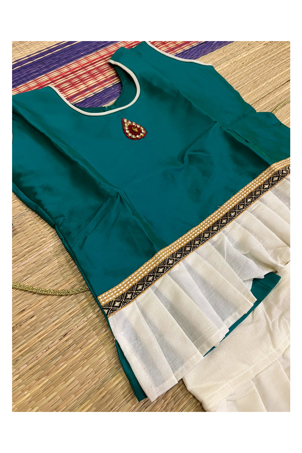 Southloom Kerala Pavada Blouse with Feather Mural Design (Age - 8 Year)