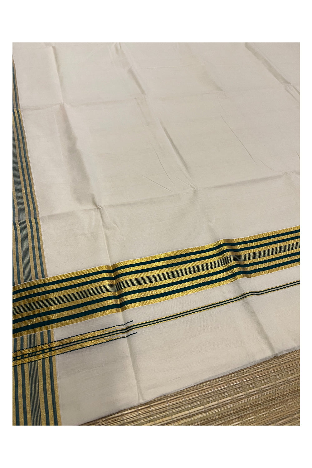 Southloom™ Premium Handloom Kerala Saree with Green and Kasavu Border