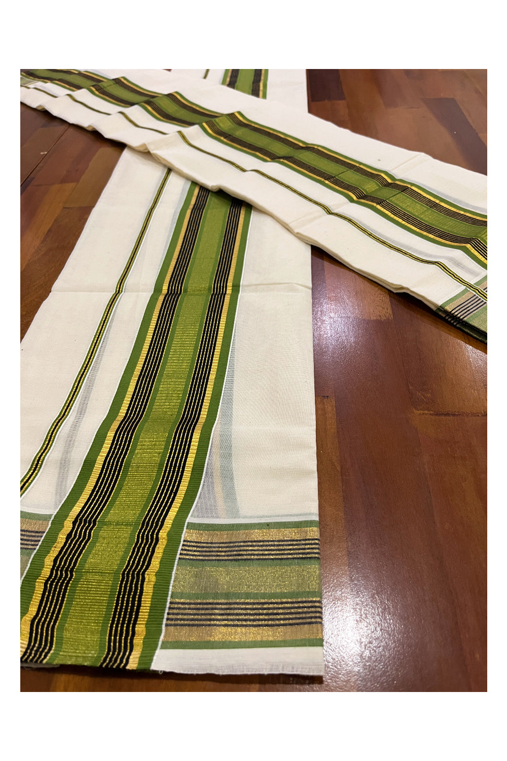 Pure Cotton Mundum Neriyathum Single (Set Mundu) with Kasavu Black and Green Border