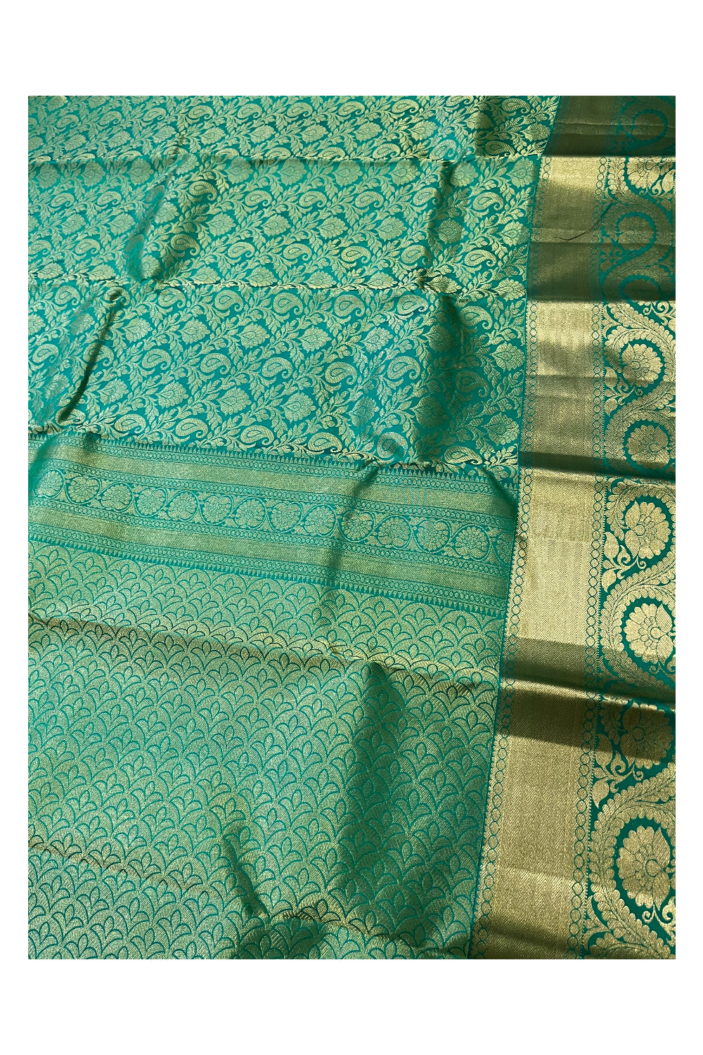 Southloom Double Warp Handloom Pure Silk Kanchipuram Green Manthrakodi Saree with Kasavu Woven Works