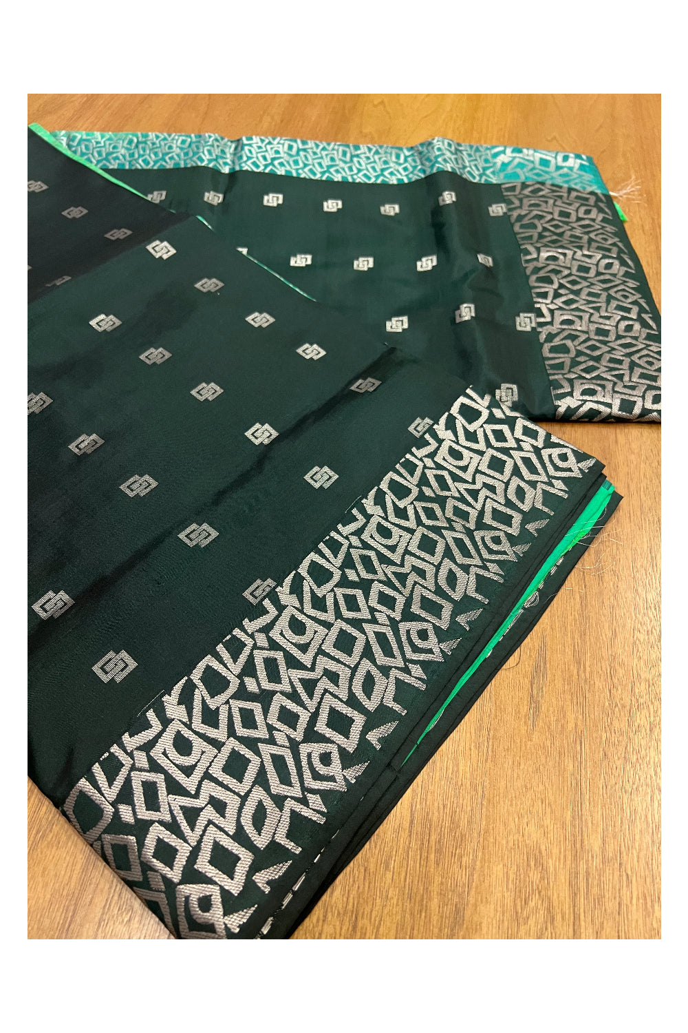 Southloom Handloom Pure Silk Kanchipuram Saree with Deep Green Body and Green Blouse Piece