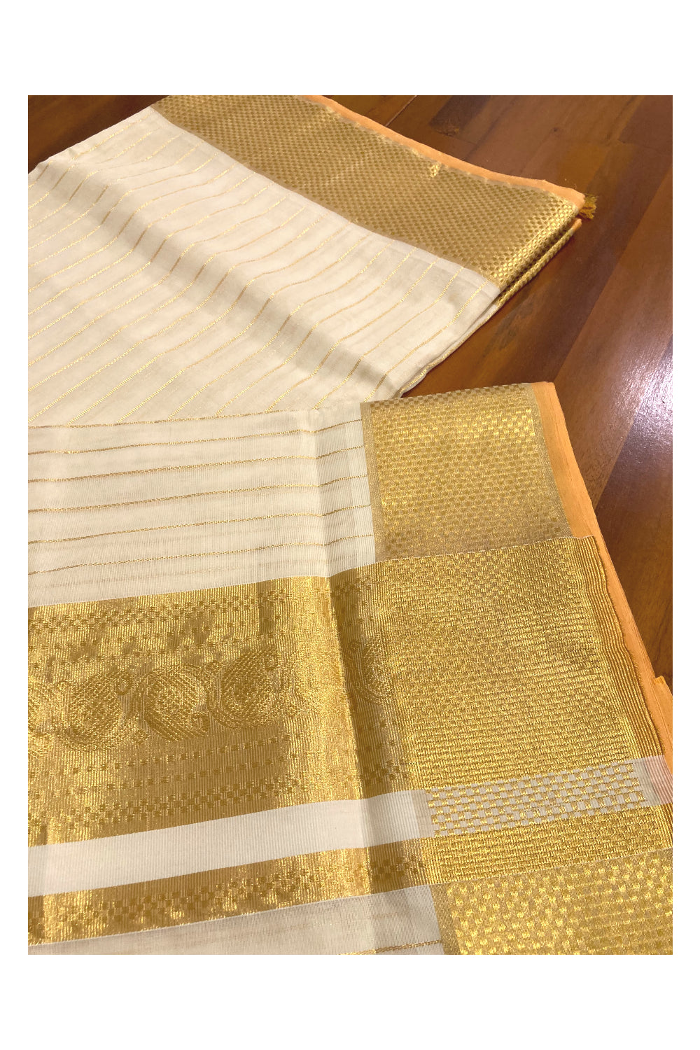 Southloom™ Handloom Kerala Saree with Kasavu Lines Across Body and Paa Neythu Border