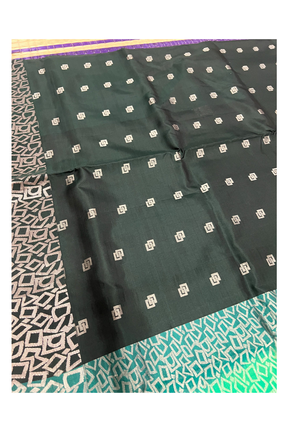 Southloom Handloom Pure Silk Kanchipuram Saree with Deep Green Body and Green Blouse Piece