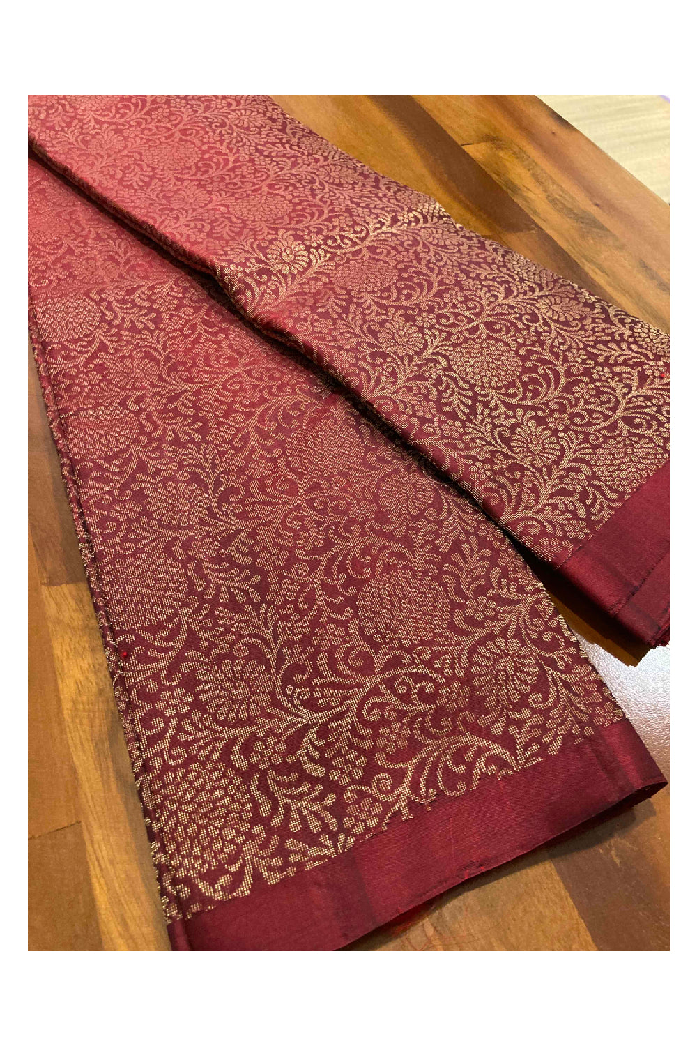 Southloom Handloom Pure Silk Manthrakodi Kanchipuram Saree in Single Crimson Red Colour and Golden Zari Motifs