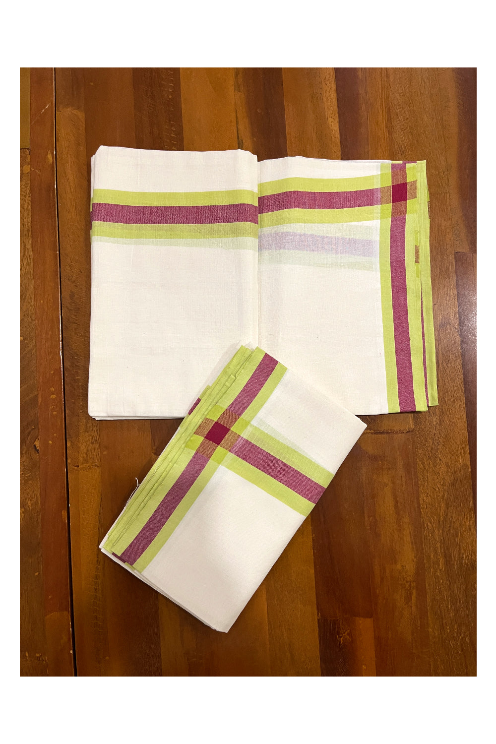 Kerala Cotton Mulloth Mundum Neriyathum Single (Set Mundu) with Green and Red Border (Extra Soft Cotton) 2.80 Mtrs