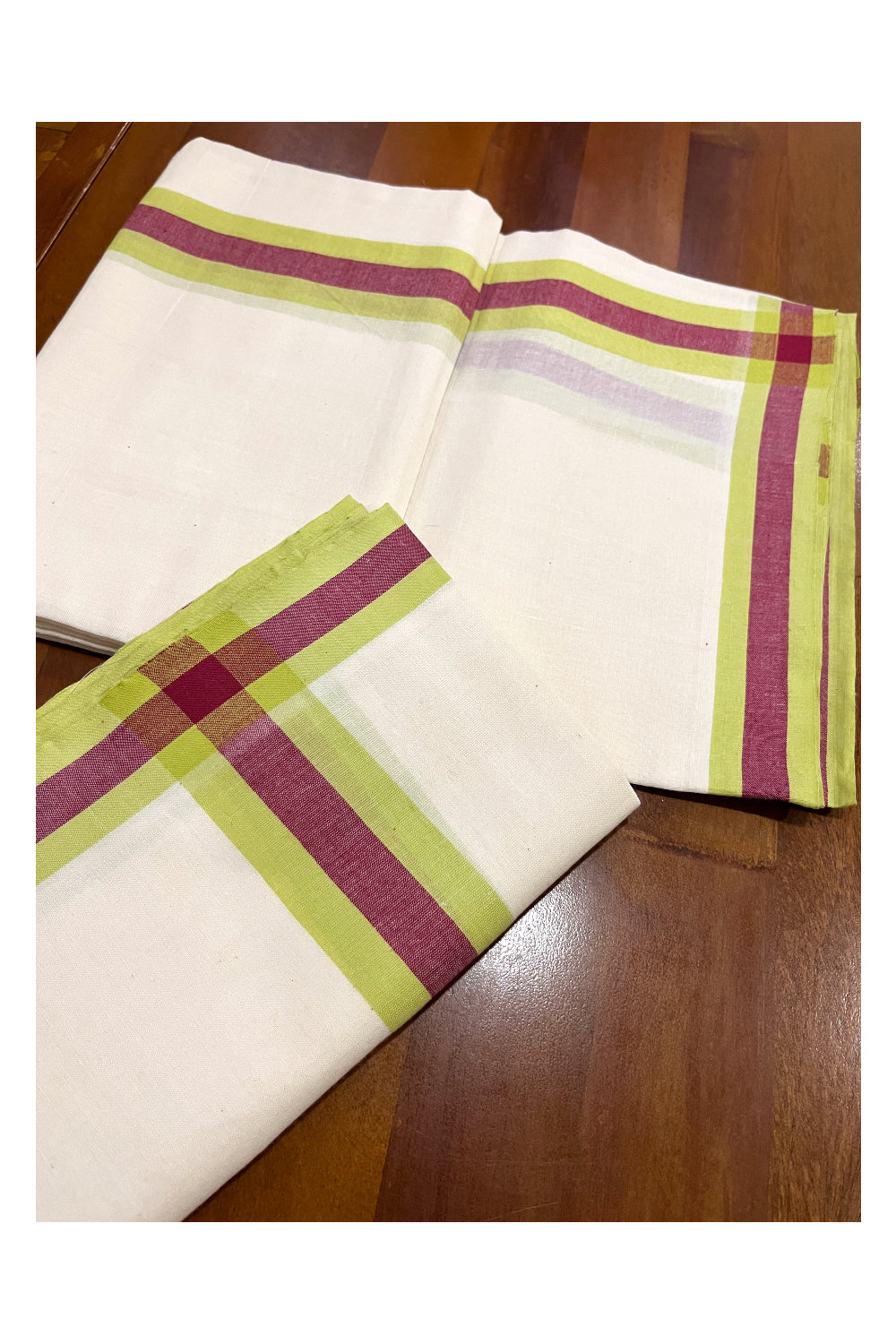 Kerala Cotton Mulloth Mundum Neriyathum Single (Set Mundu) with Green and Red Border (Extra Soft Cotton) 2.80 Mtrs