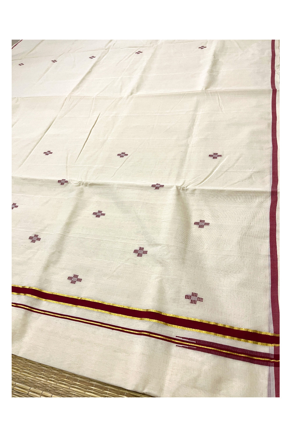 Southloom Premium Unakkupaavu Handloom Maroon Puliyilakkara Kasavu Saree with Butta Works