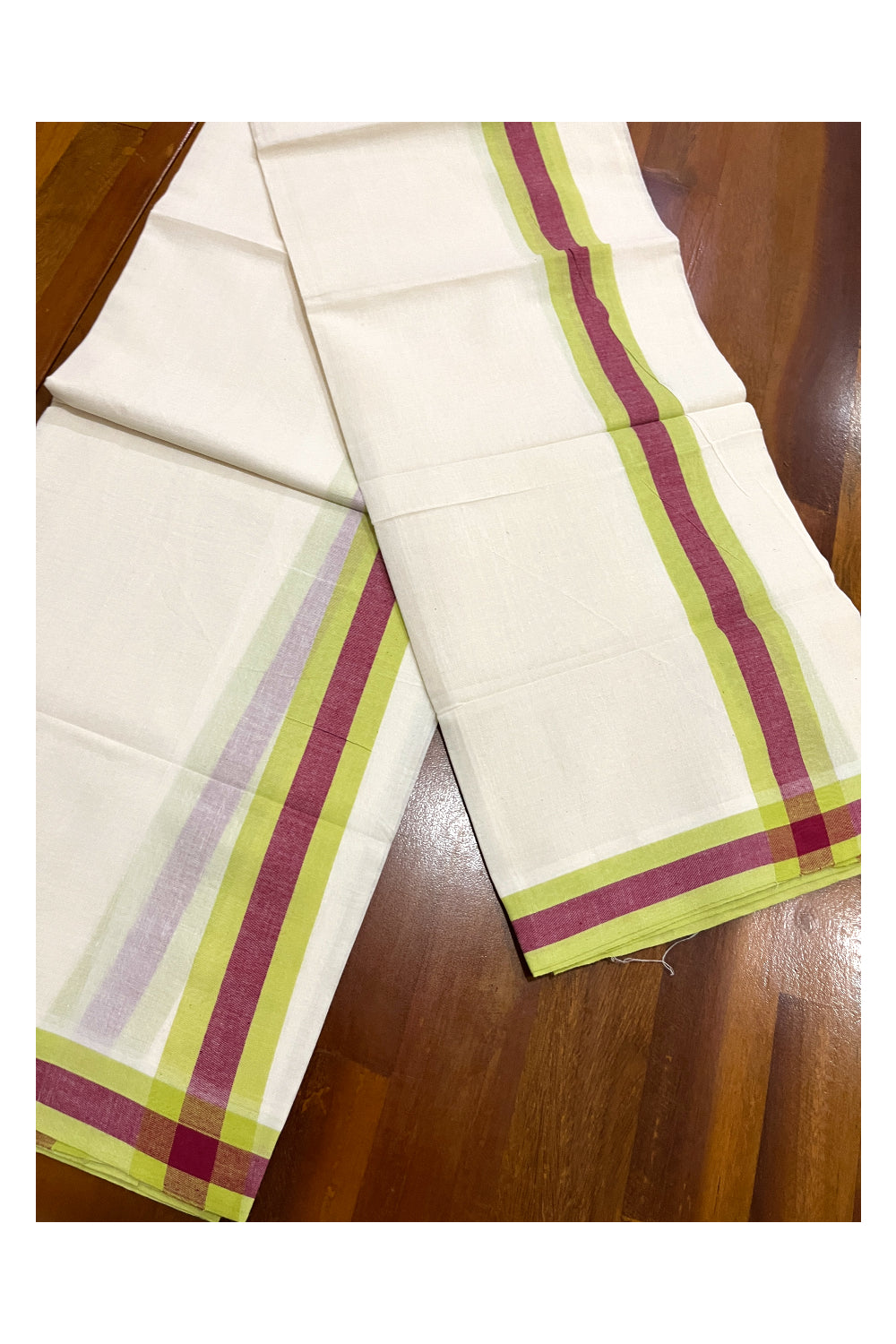 Kerala Cotton Mulloth Mundum Neriyathum Single (Set Mundu) with Green and Red Border (Extra Soft Cotton) 2.80 Mtrs