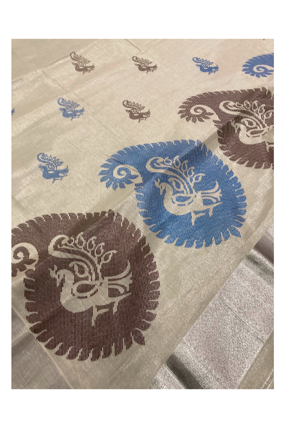 Kerala Silver Tissue Kasavu Saree with Mural Printed Paisley Design