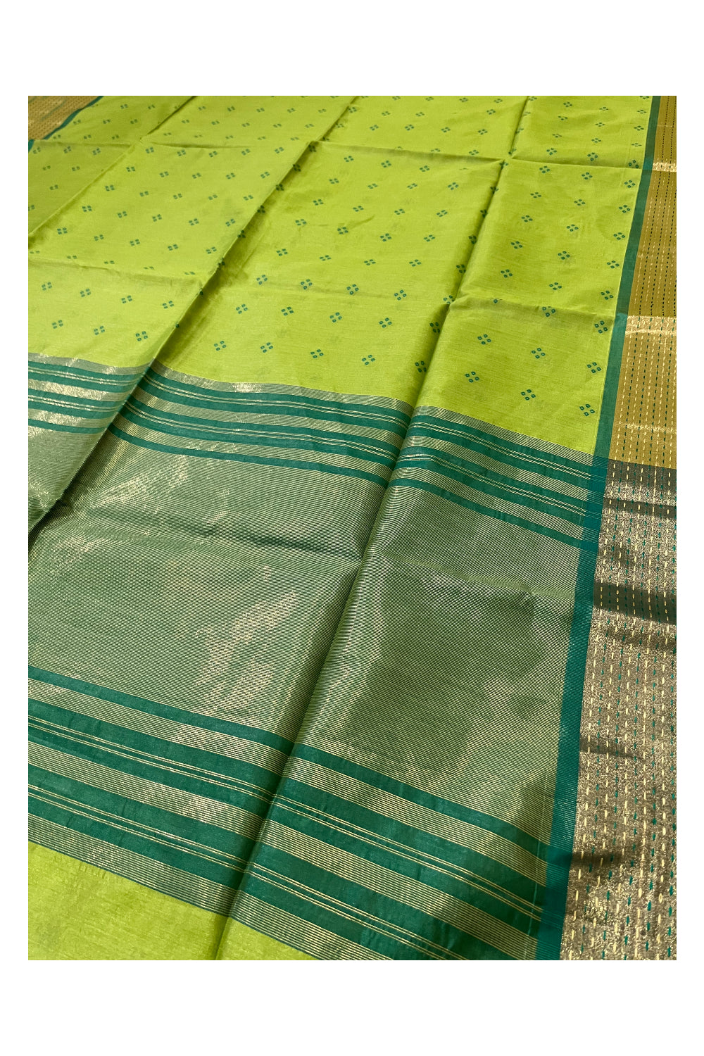 Southloom Semi Tussar Green Saree with Butta works on Body and Tassels on Pallu