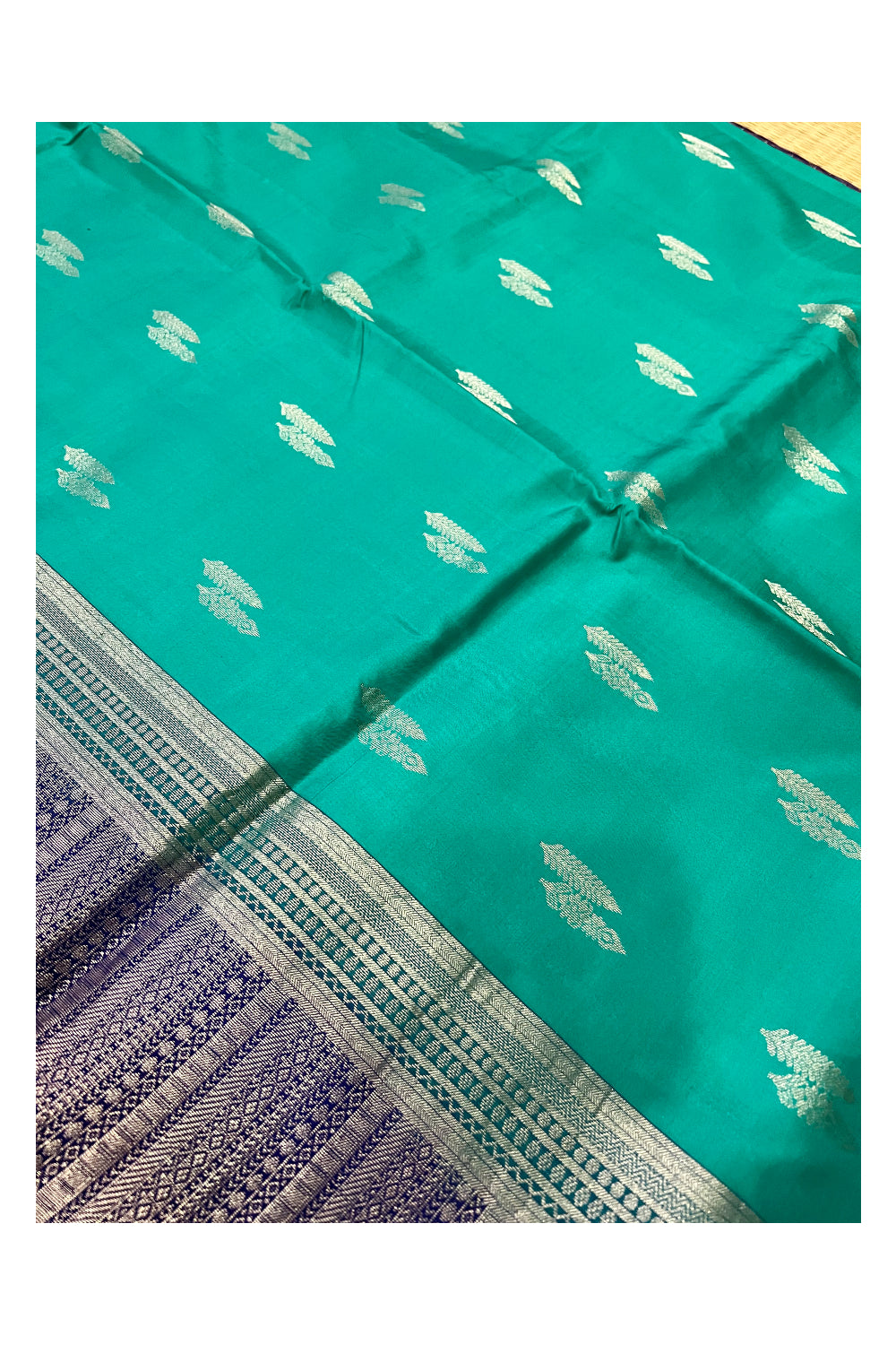 Southloom Handloom Pure Silk Kanchipuram Saree with Green Body and Navy Blue Blouse Piece