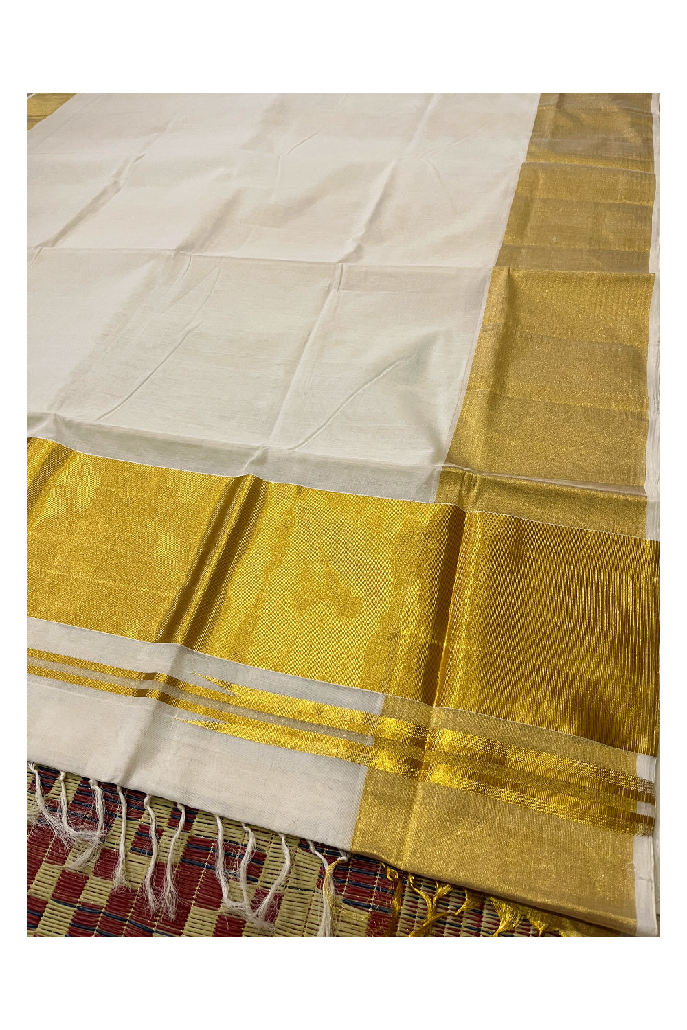 Southloom Premium Handloom Plain Kasavu Saree with 7x4 Border