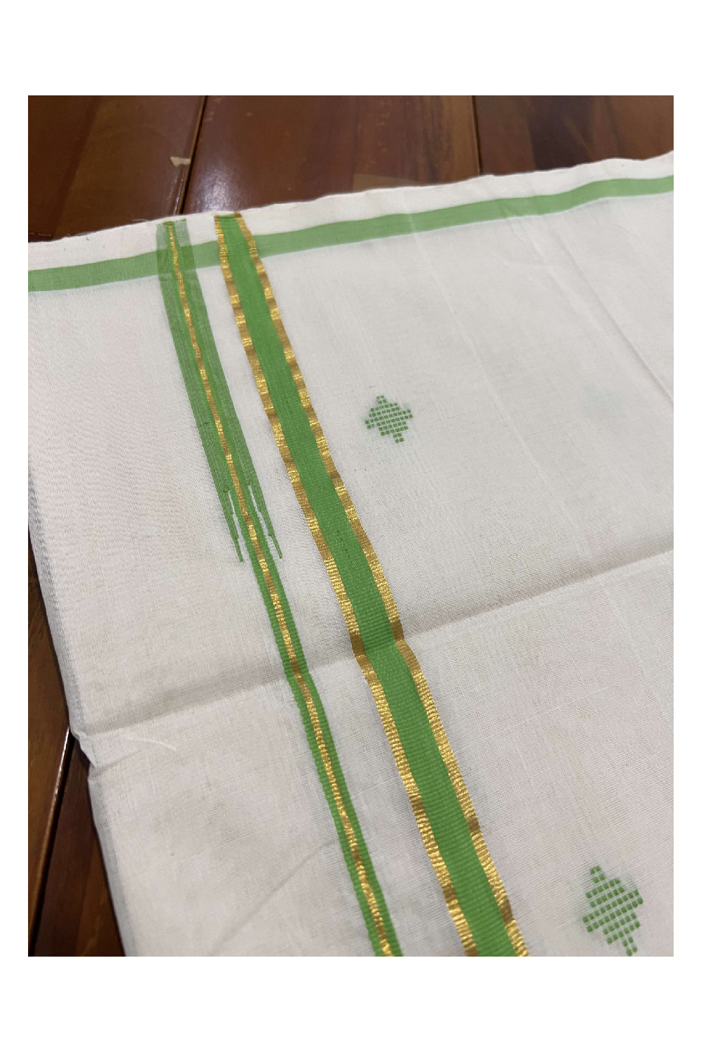 Southloom™ Balaramapuram Handloom Kerala Saree with Light Green Puliyilakkara Kasavu Border and Butta Works on Body