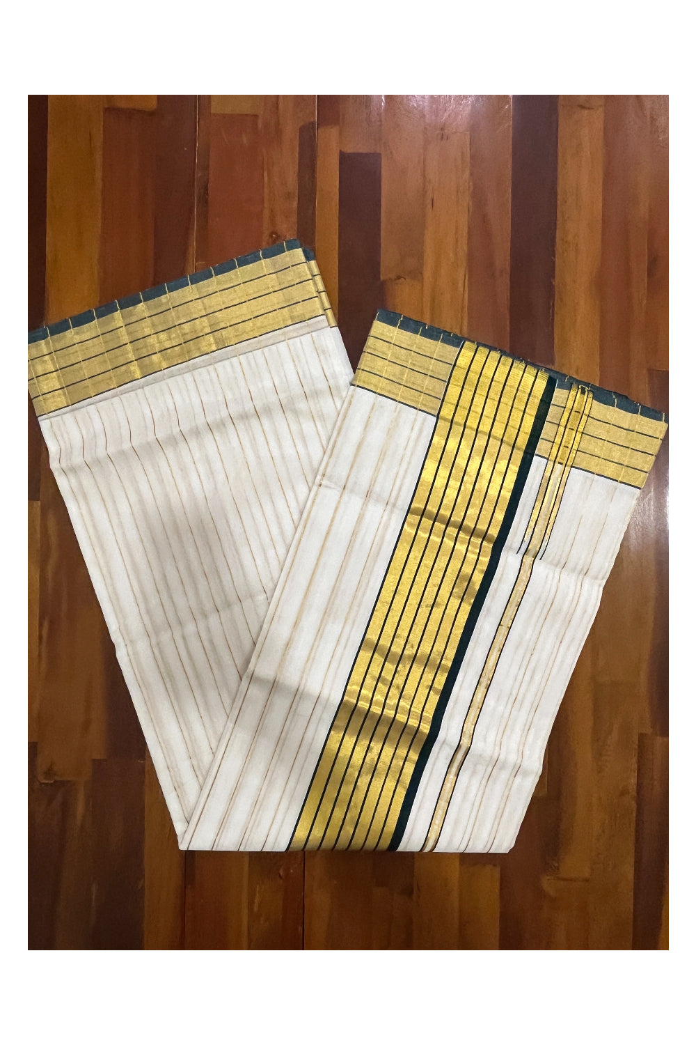 Southloom™ Original Handloom Cotton Saree with Green Border and Kasavu Lines Across Body