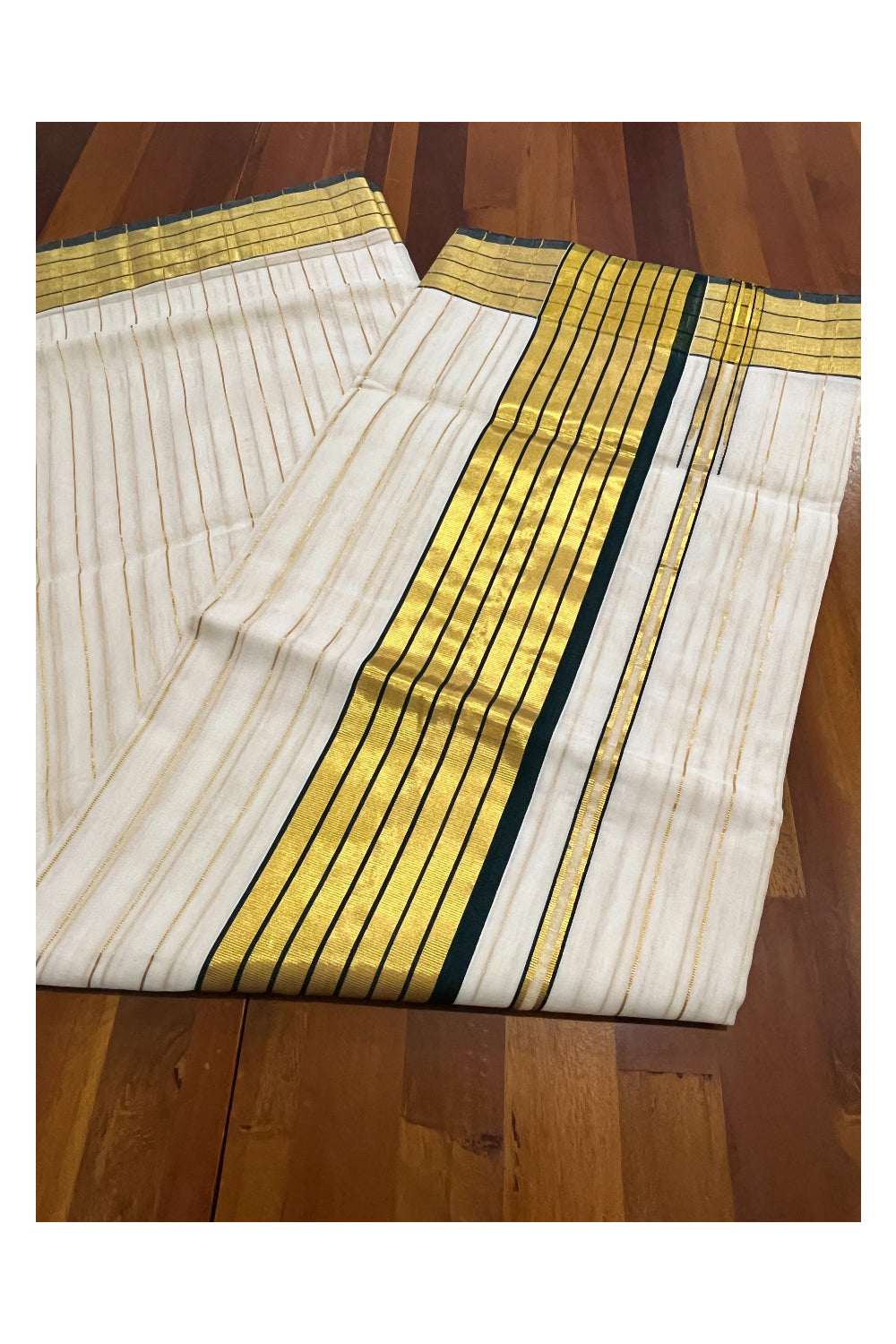 Southloom™ Original Handloom Cotton Saree with Green Border and Kasavu Lines Across Body