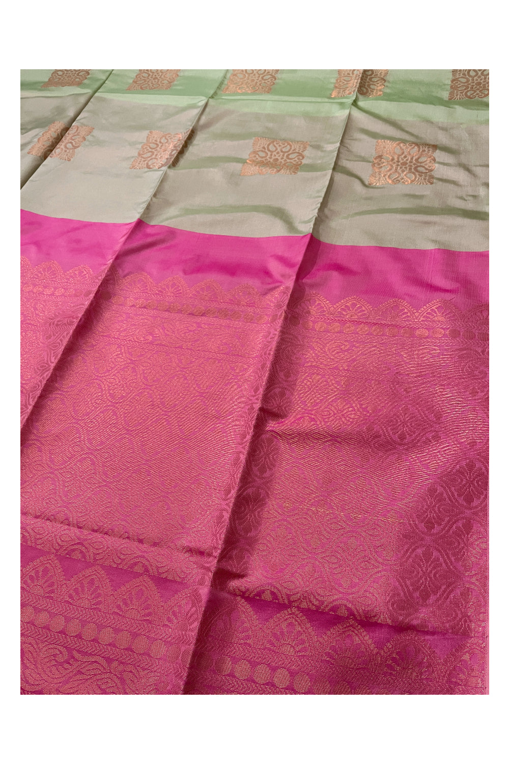 Southloom Soft Silk Pista Green Saree with Pink Pallu and Zari Woven Works