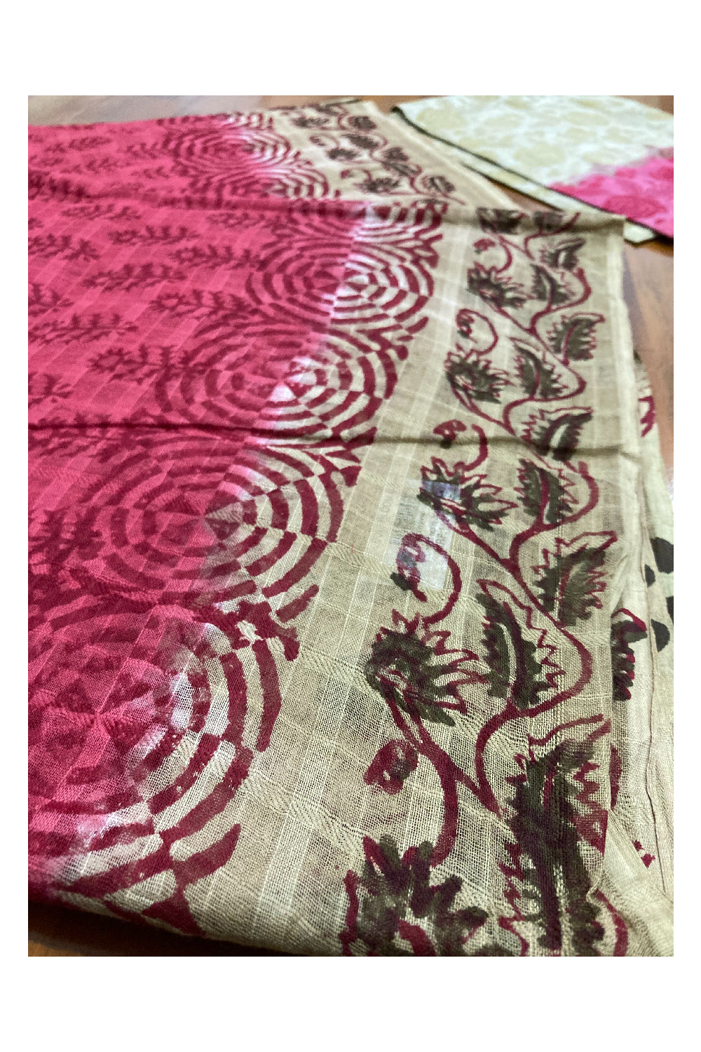 Southloom Cotton Printed Red Designer Saree with Floral Printed Blouse Piece