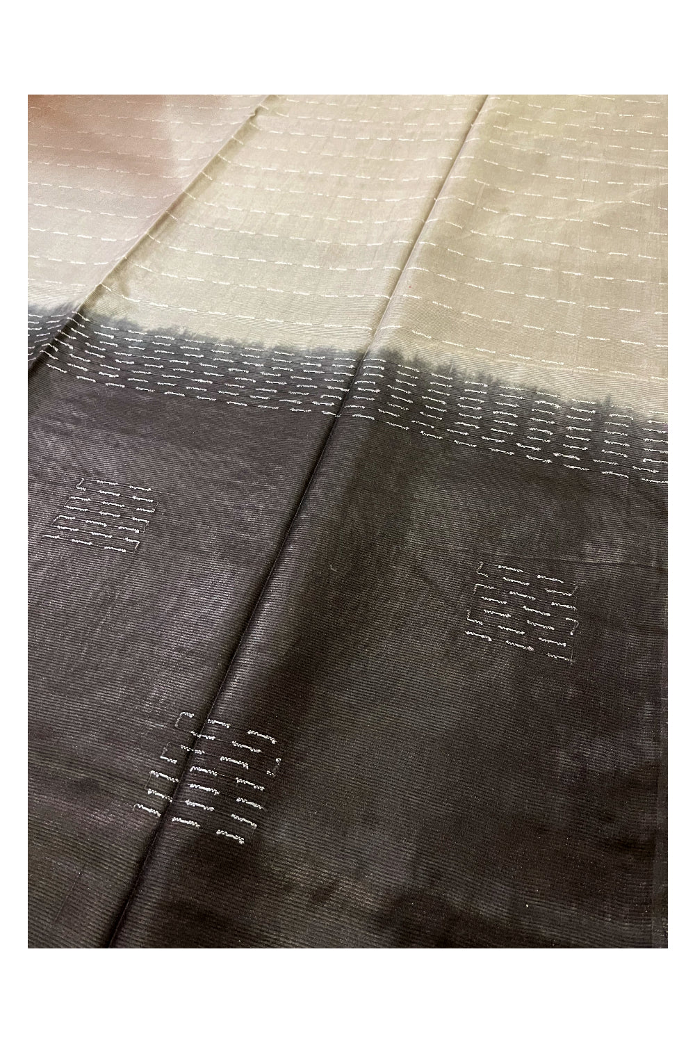 Southloom Cotton Grey Saree with Thread works on Body and Black Pallu