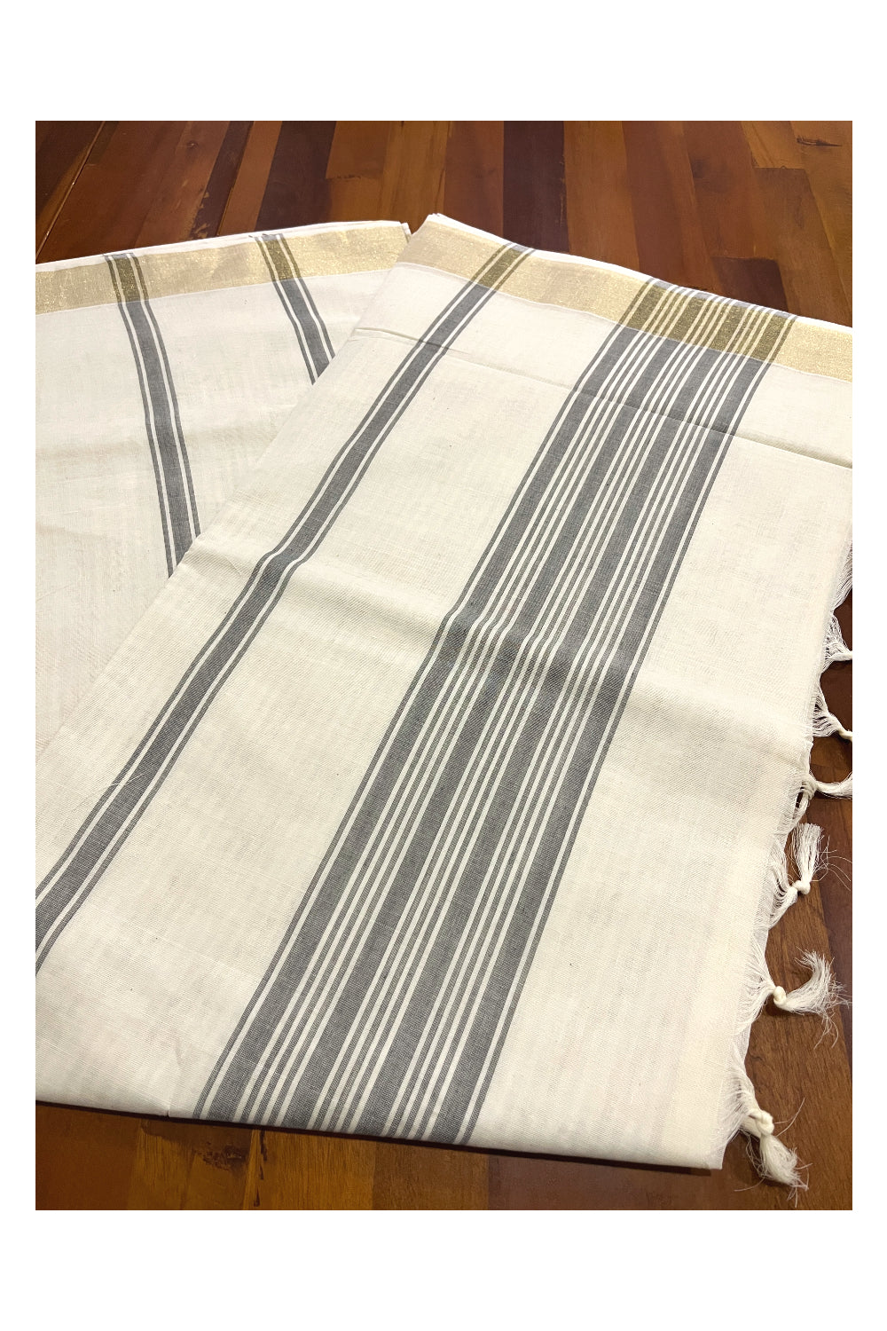 Pure Cotton Off White Kerala Saree with Grey Pallu and Lines Design Running Blouse Piece (Onam Saree 2023)