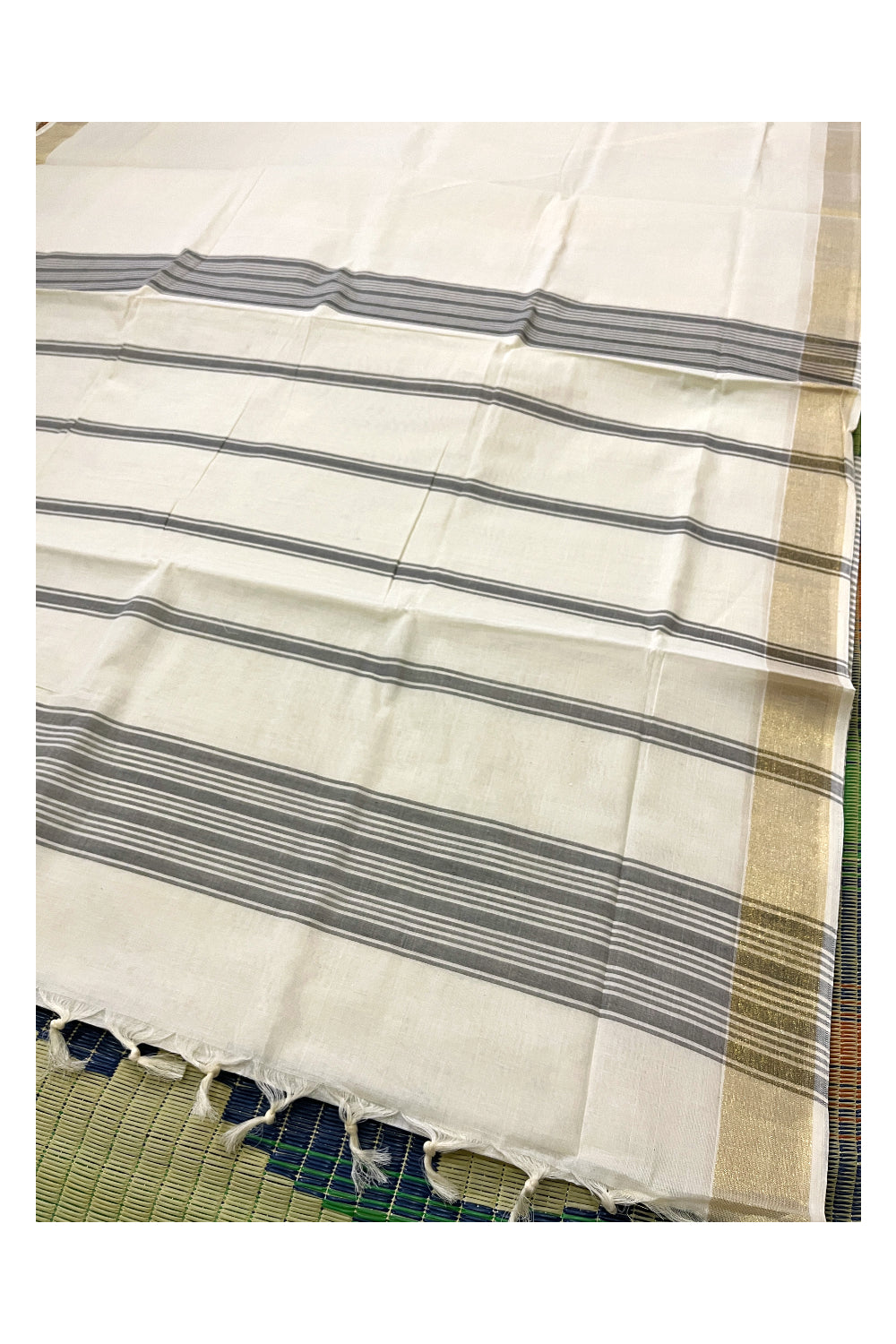 Pure Cotton Off White Kerala Saree with Grey Pallu and Lines Design Running Blouse Piece (Onam Saree 2023)