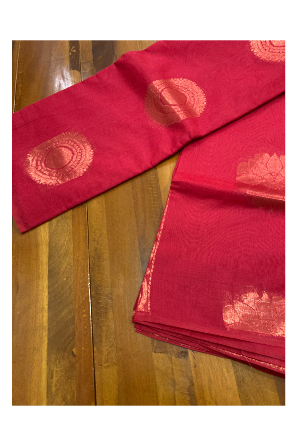 Southloom Cotton Silk Borderless Red Designer Saree with Zari Motifs