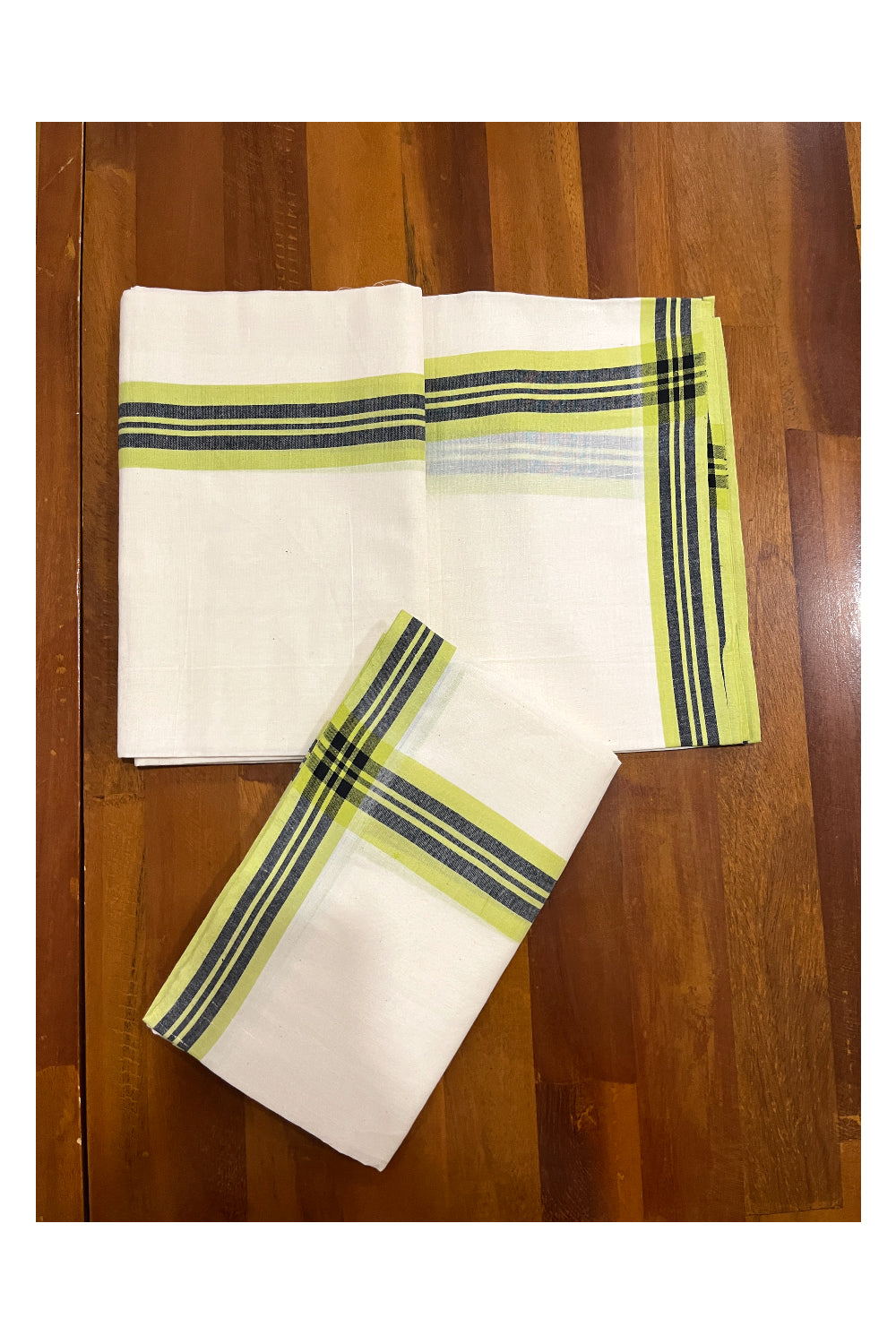 Kerala Cotton Mulloth Mundum Neriyathum Single (Set Mundu) with Green and Black Border (Extra Soft Cotton) 2.80 Mtrs