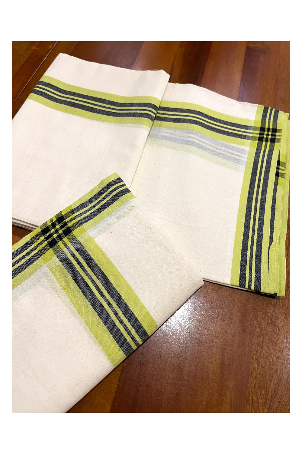 Kerala Cotton Mulloth Mundum Neriyathum Single (Set Mundu) with Green and Black Border (Extra Soft Cotton) 2.80 Mtrs