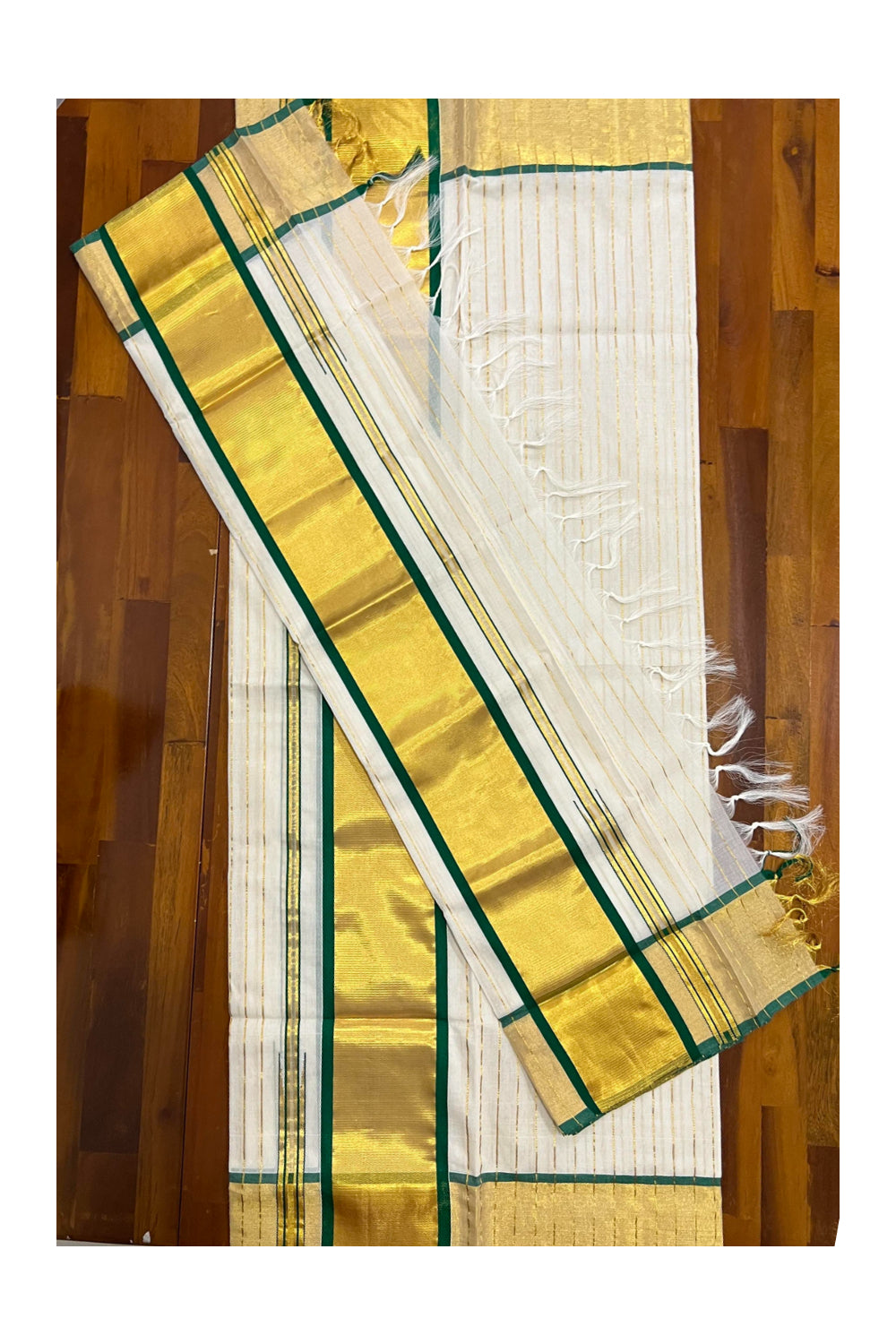 Southloom Premium Handloom Stripes Design Set Mundu with Green and Kasavu Puliyilakkara Chutti Border