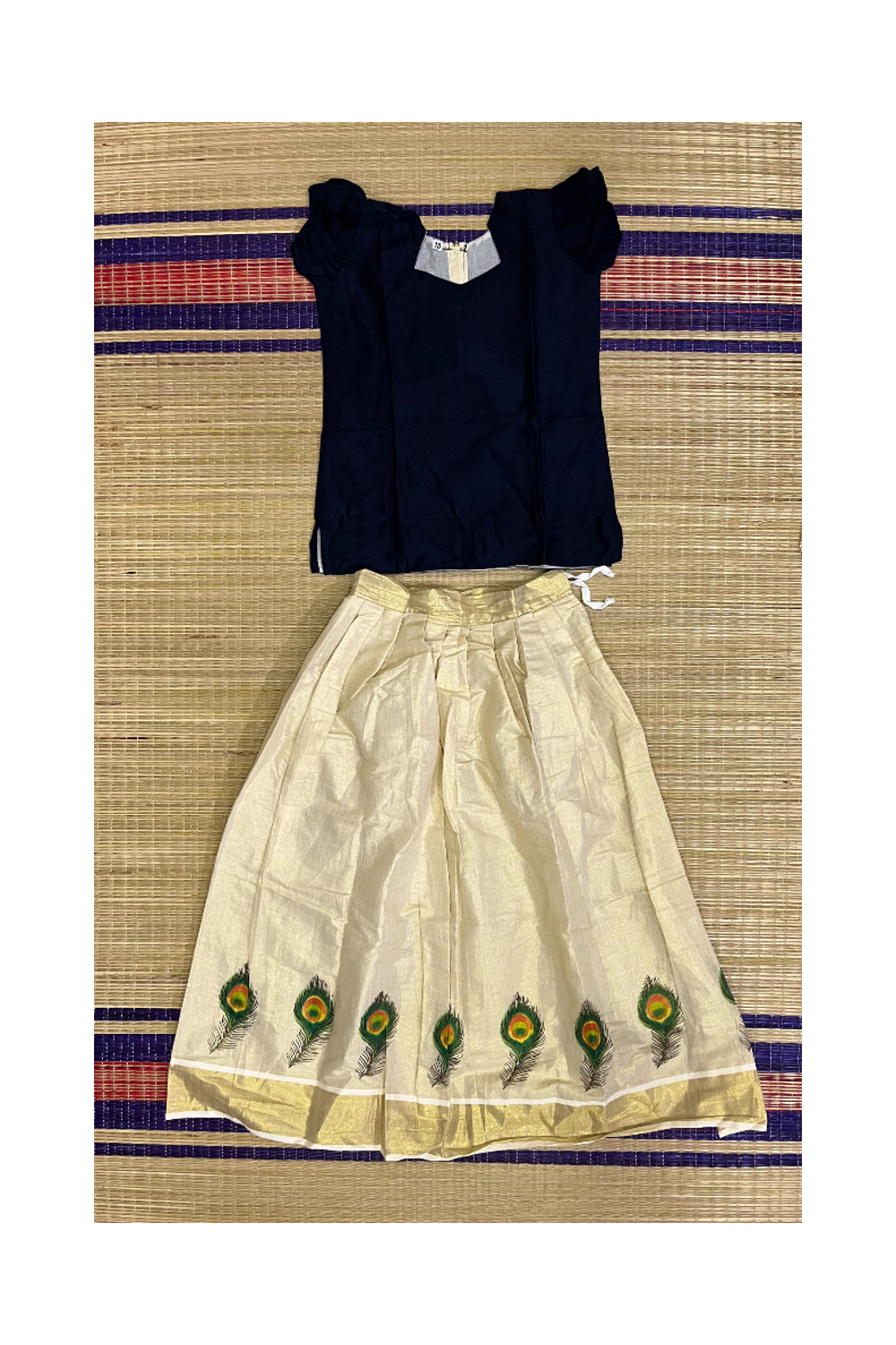 Southloom Kerala Pavada Blouse with Feather Mural Design (Age - 10 Year)