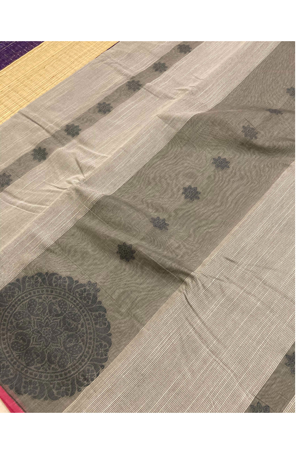 Southloom Sico Gadwal Semi Silk Saree in Grey with Floral Motifs (Blouse Piece with Work)