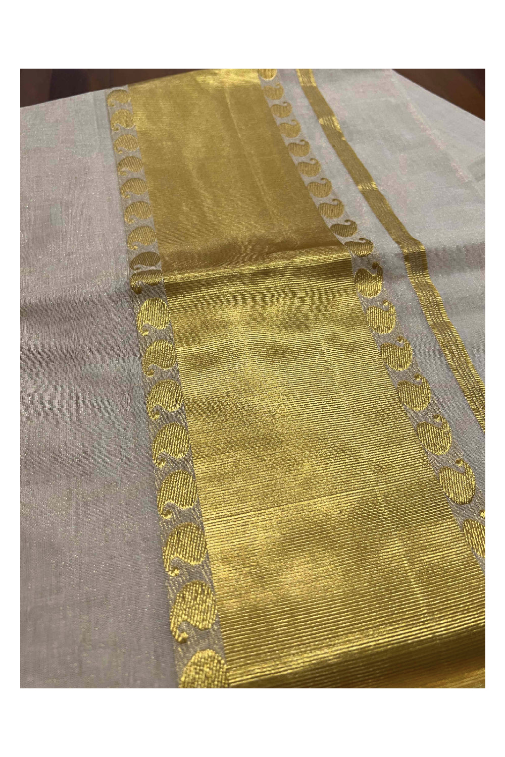 Southloom™ Original Handloom Kasavu Tissue Plain Saree with Handwoven Paisley Design on Pallu