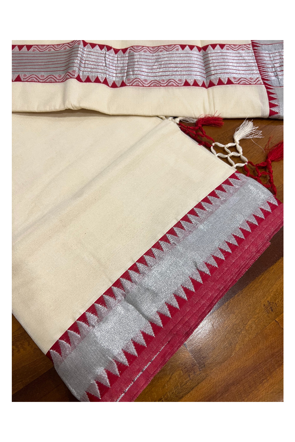 Pure Cotton Kerala Saree with Red Temple Woven Works on SIlver Kasavu Border
