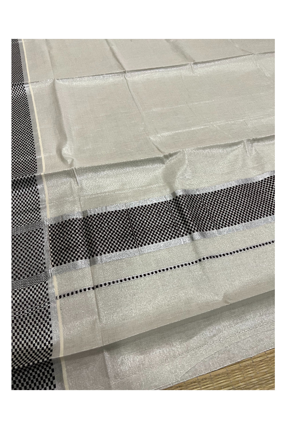 Kerala Silver Tissue Kasavu Saree with Dark Brown Paa Neythu Border