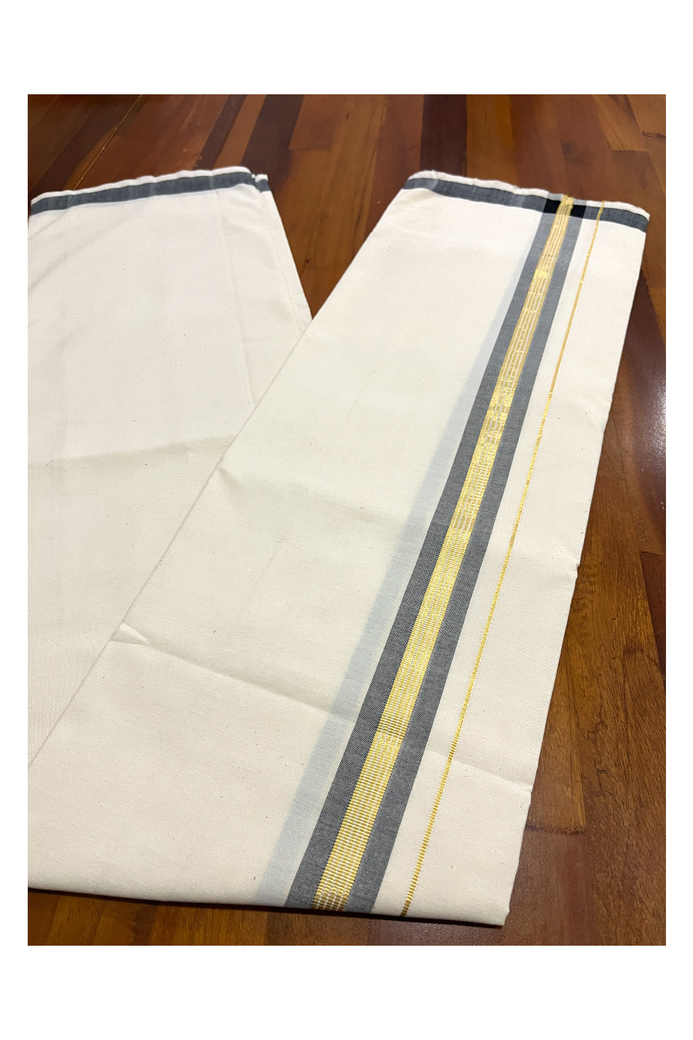 Southloom Balaramapuram Handloom Off White SINGLE Mundu (Otta Mundu) with Black and Kasavu Border (South Indian Dhoti)